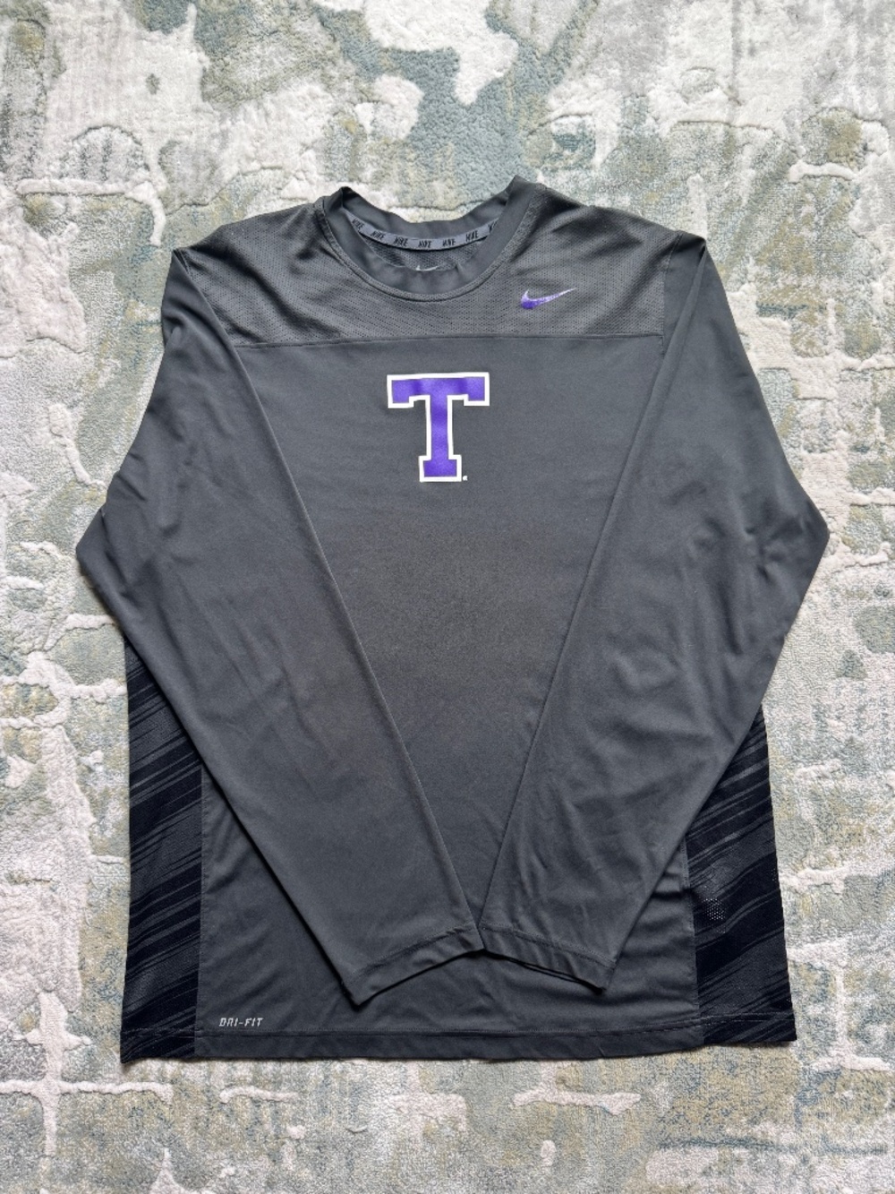 Nike Dri-FIT long-sleeve athletic shirt Size XL